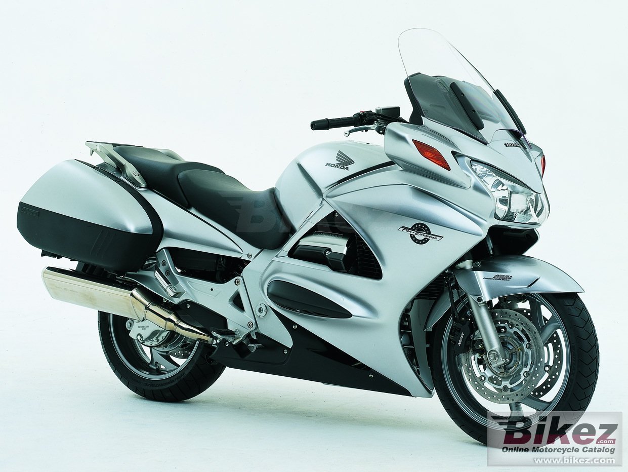 Big Honda st 1300 pan-european picture and wallpaper from Bikez.com